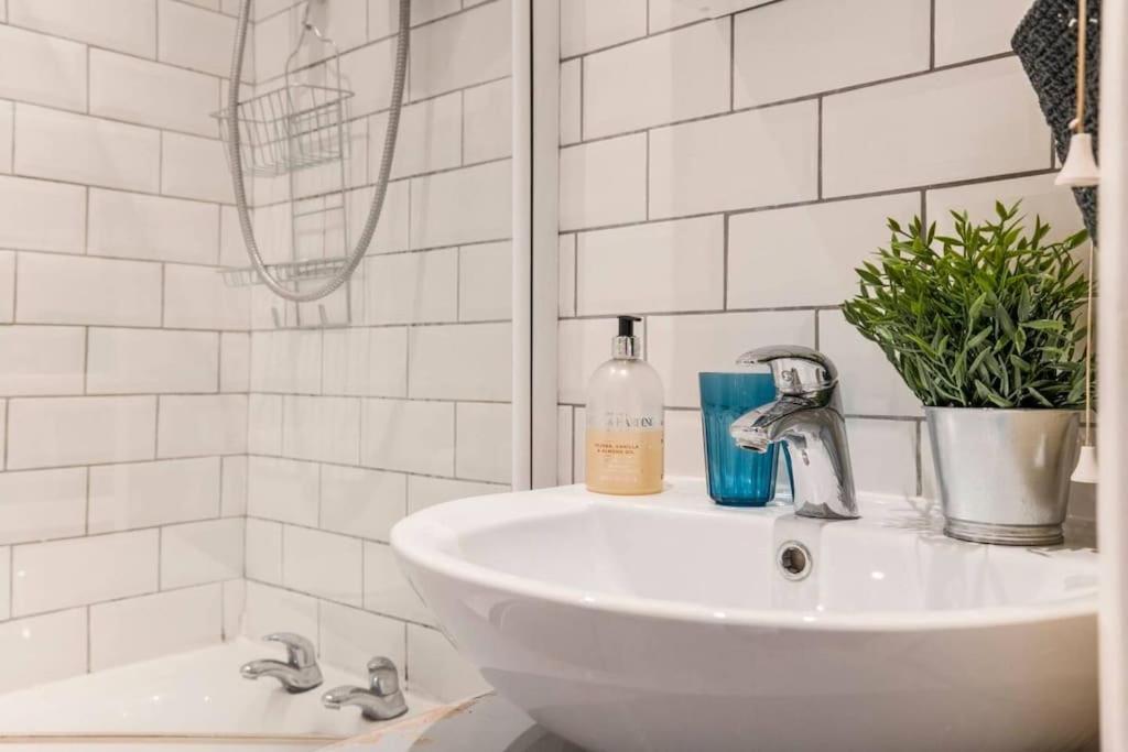 Quiet & Secluded St Albans Houseヴィラ エクステリア 写真
